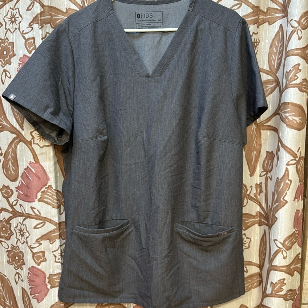 Figs Casma scrub top
